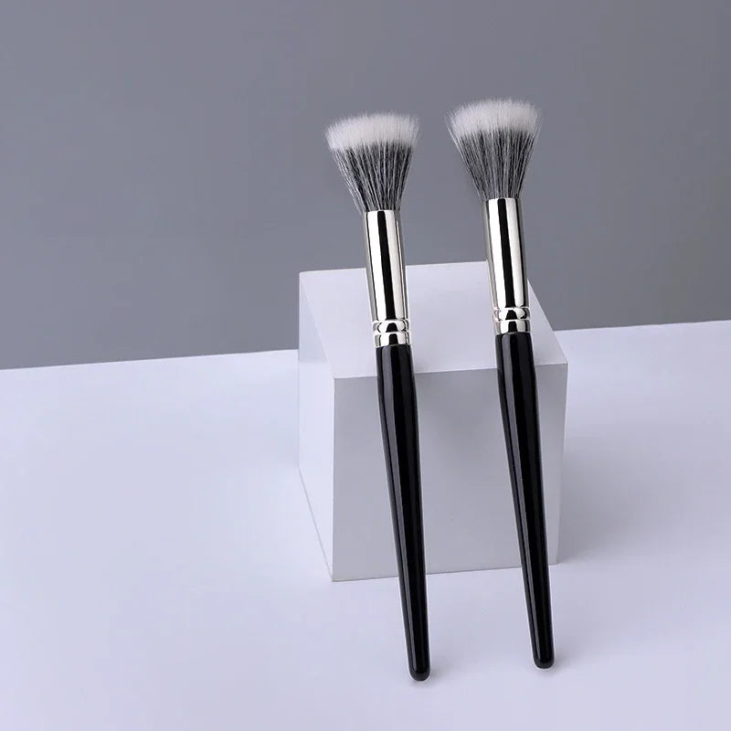 Pointillator brush Blush brush Pure wool flat head Cangzhou makeup brush Soft bristle wooden handle Beauty tool